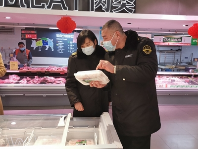 臨沂市市場(chǎng)監(jiān)管局開展節(jié)前食品安全與移動(dòng)終端設(shè)備銷售專項(xiàng)檢查