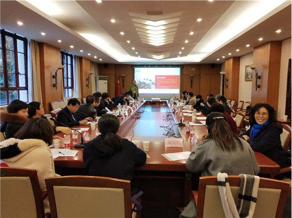 我校在中紡經貿專指委年會作《高職智庫的黎大思考》主題發言，探討經貿咨詢新路徑